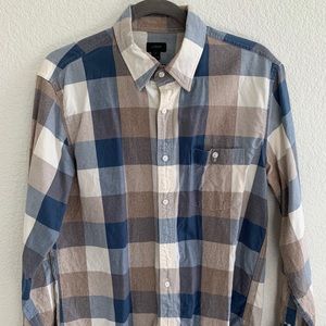 Men’s J. Crew button down casual collared shirt.